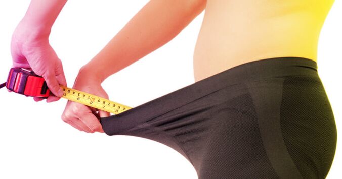 The man measuring his penis before it gets enlarged